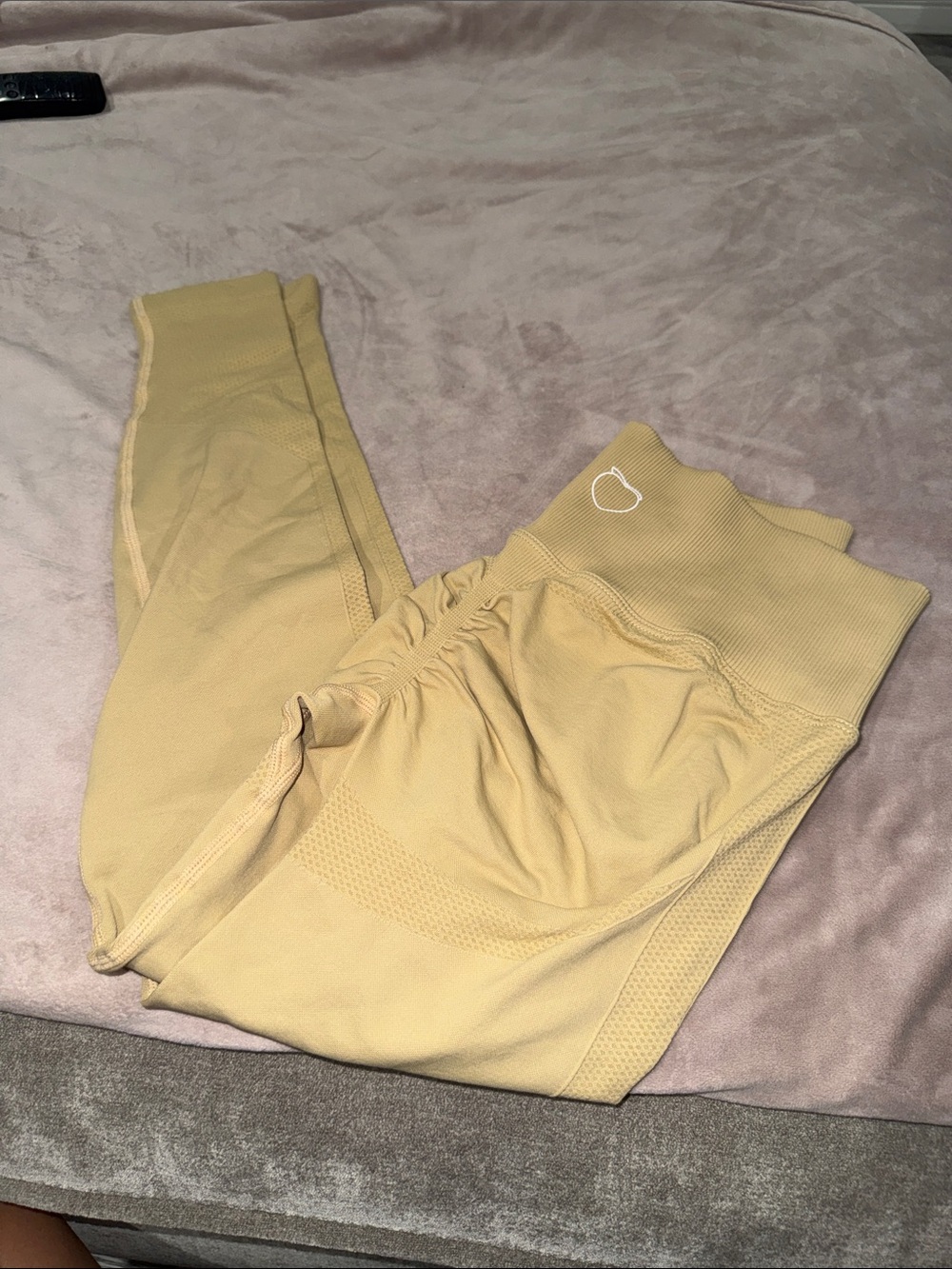 Seamless High-Waist Leggings in Light Yellow